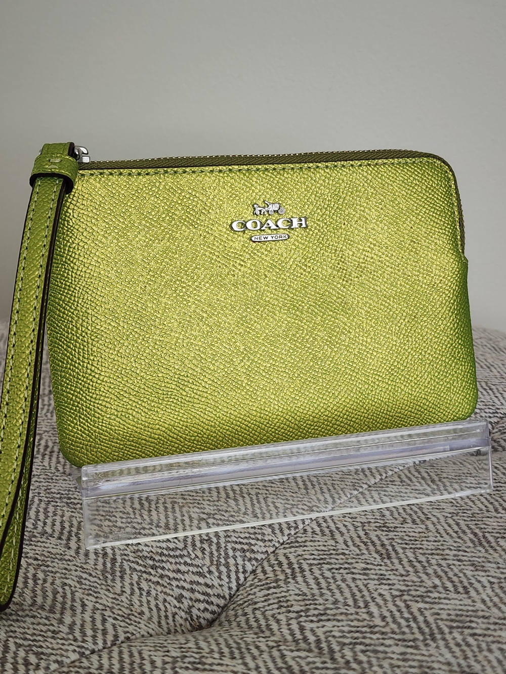 EUC Coach Corner Zip Wristlet in Metallic Citrine With a Touch Of Lime, Like New